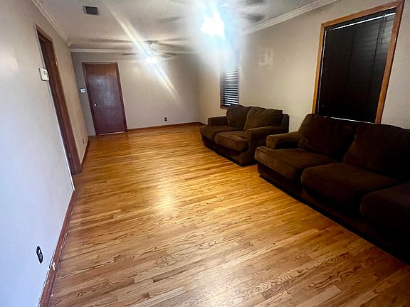 5th image of 214 Tennessee St