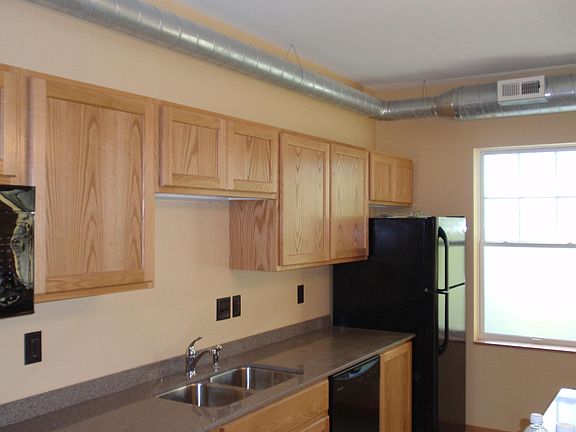 4th image of 1015 University Ave SE
