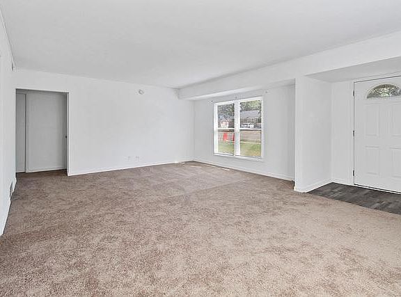 3rd image of 420 S Lake St
