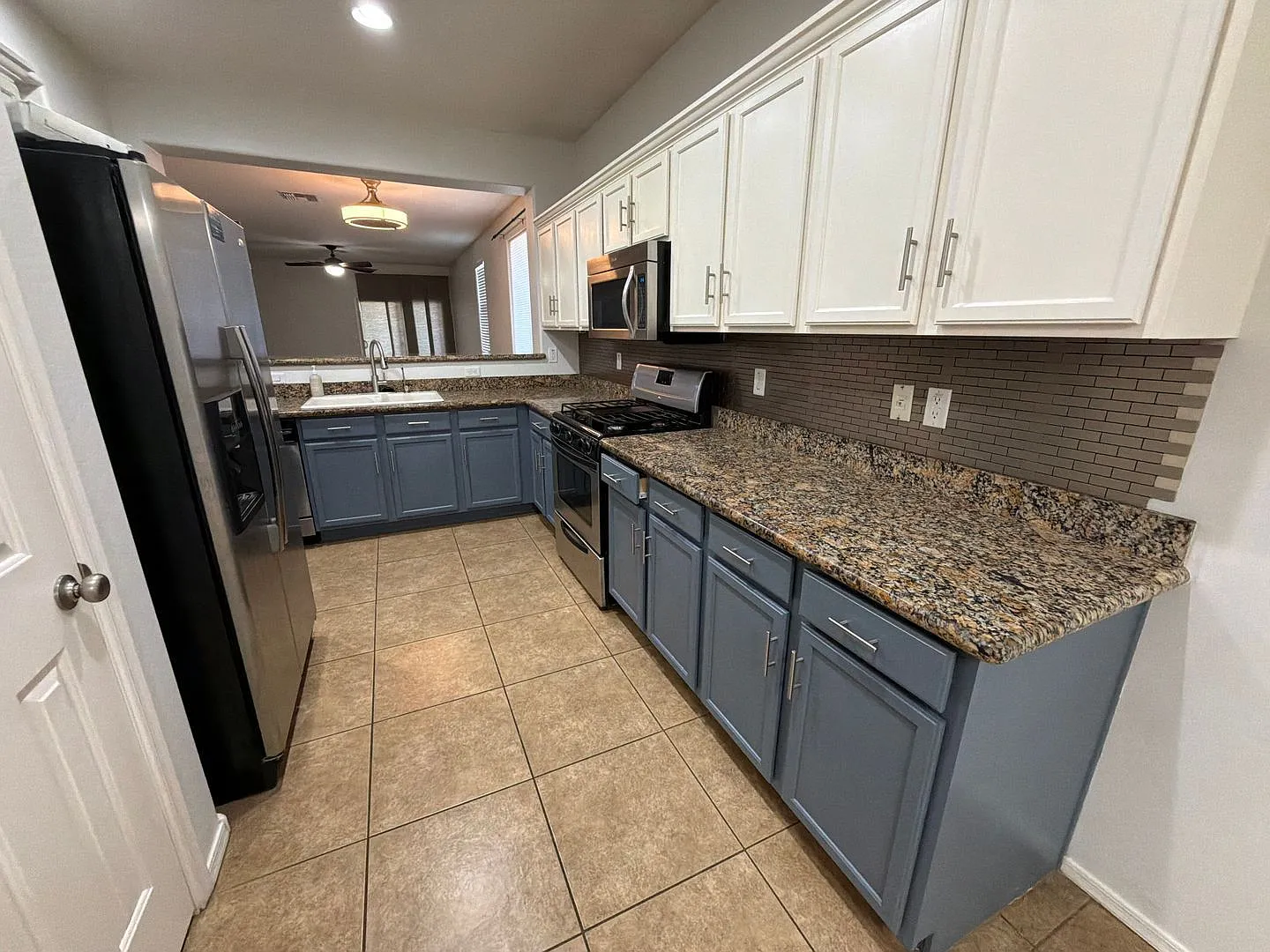 4 bed, 2.0 bath, 1776 sqft, $2,400 — Photo 2