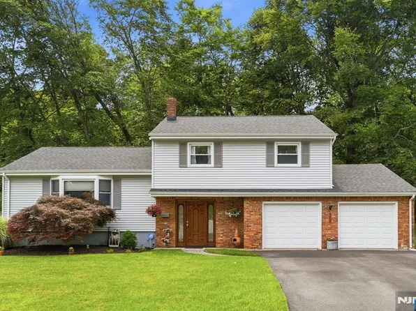 213 Alberon Dr, Park Ridge, NJ 07656
