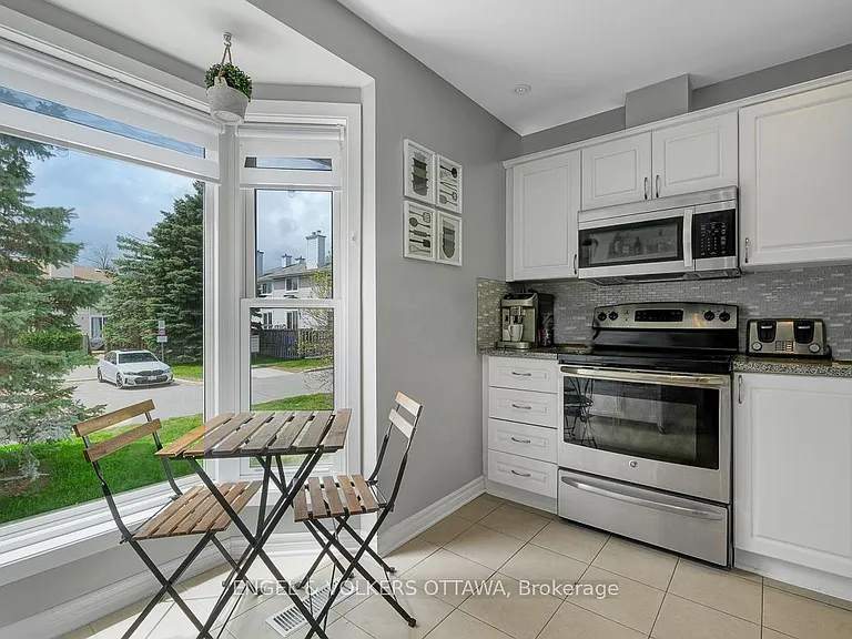 76 McDermot Ct #22 — Photo 11
