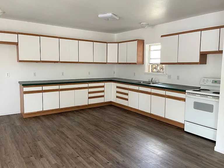 422 W Knearl St — Photo 2