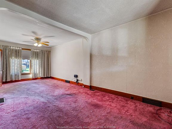 2nd image of 1437 Gladstone Ave