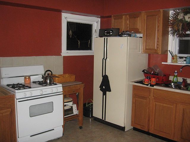 2nd image of 128 Garvin Ave