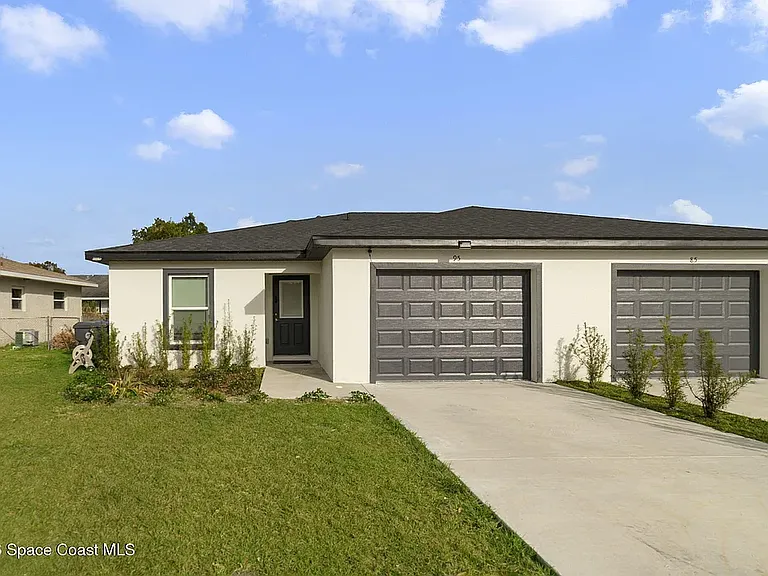 95 W Towne Pl — Photo 1