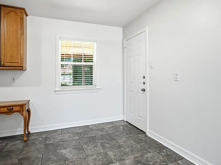 1013 Irion Dr — Photo 8