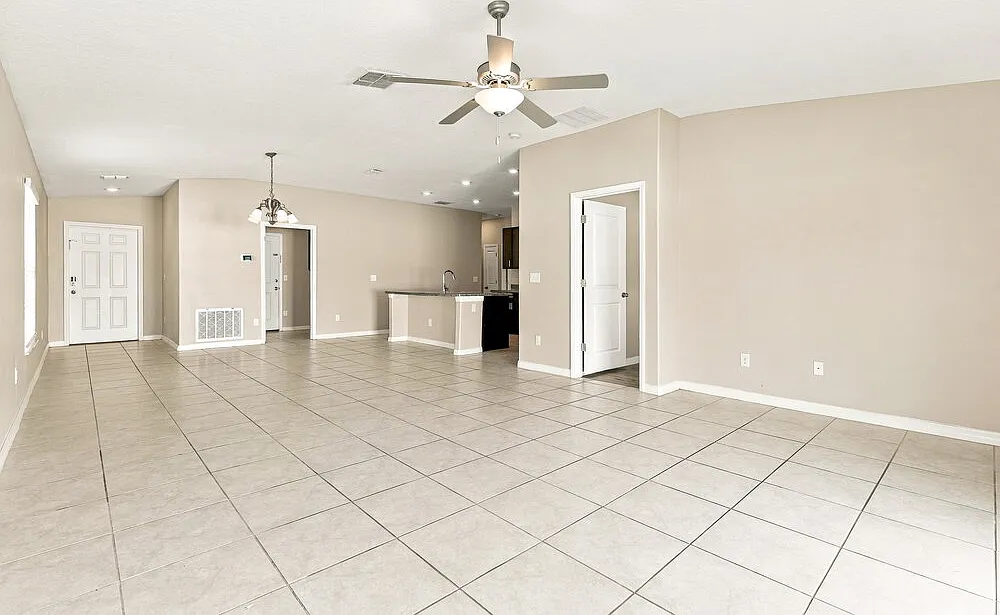 4 bed, 2.0 bath, 1817 sqft, $2,315 — Photo 3