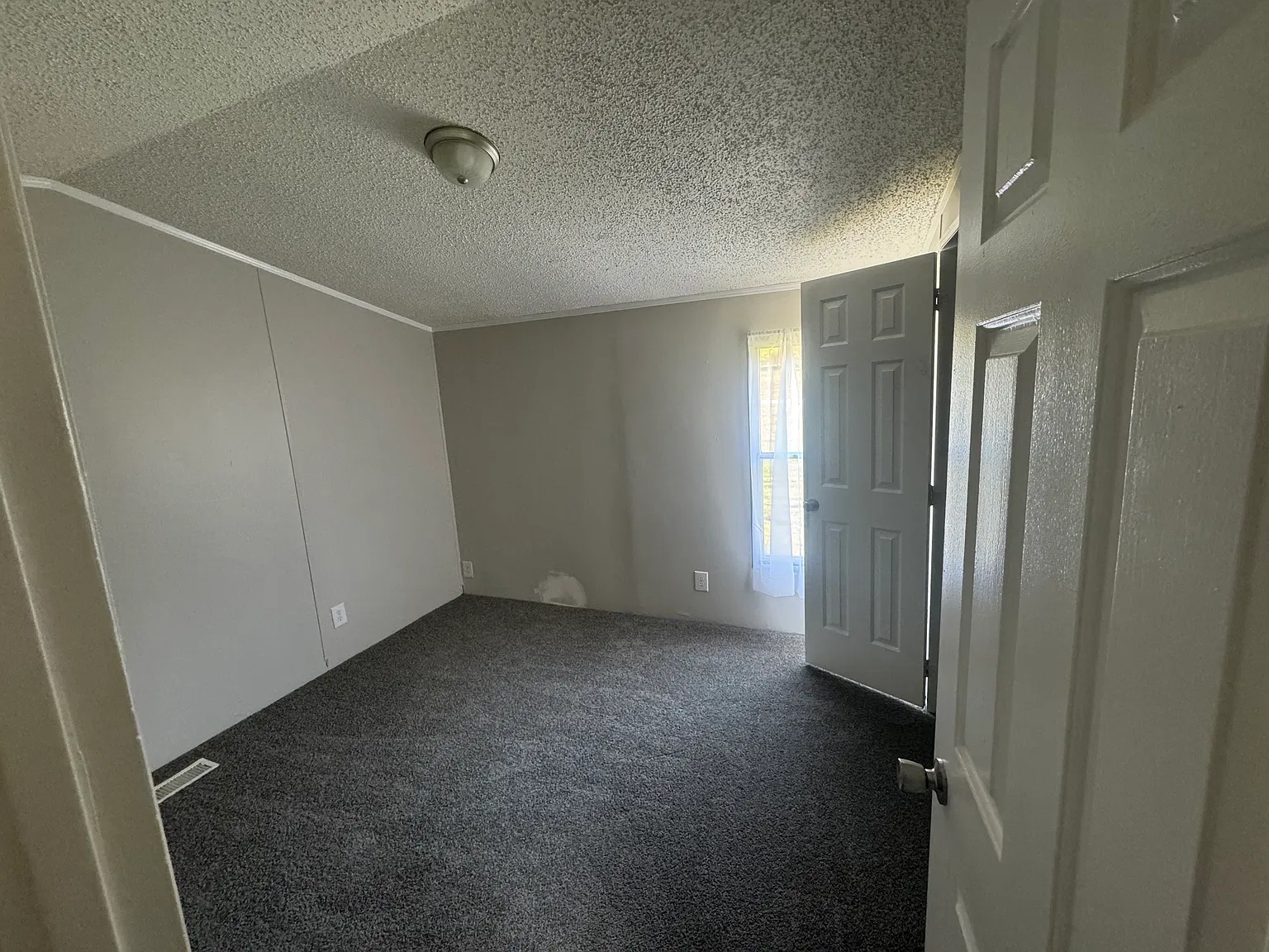 2 bed, $1,000 — Photo 4