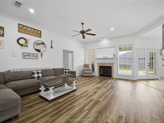 5th image of 3714 Bridle Trails Ct