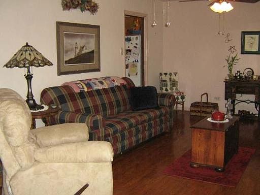 2nd image of 406 GREEN MEADOW DR