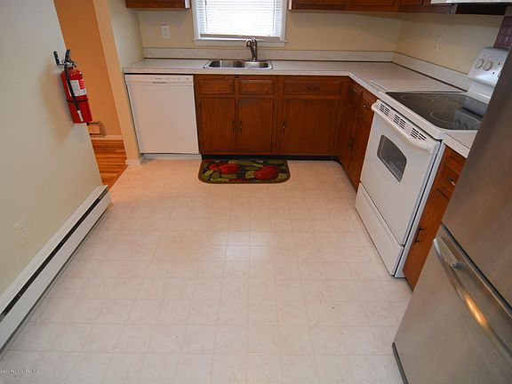 5th image of 60 Westbrook Dr