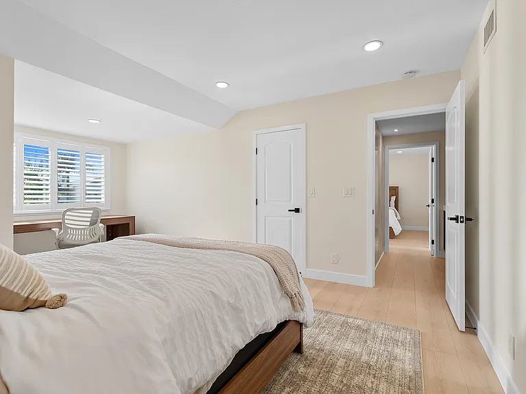 9851 Cloverdale Ave — Photo 57