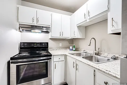 671 S. Western Ave. Photo 1