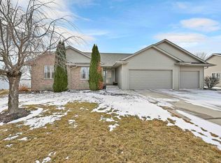 212 Cornellius Martin Ct, De Pere, WI 54115