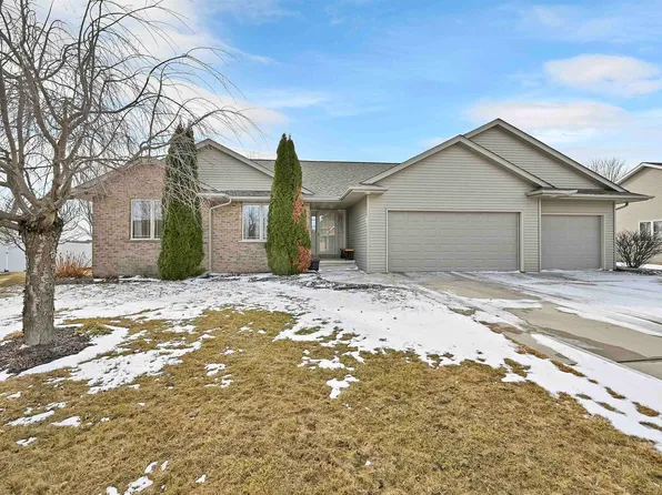 212 Cornellius Martin Ct, De Pere, WI 54115