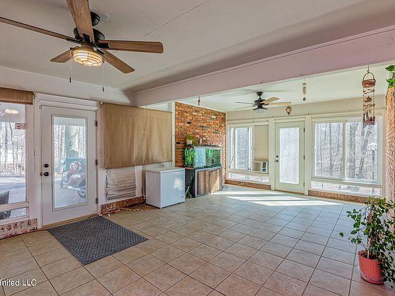 5th image of 4620 Redwood Ln