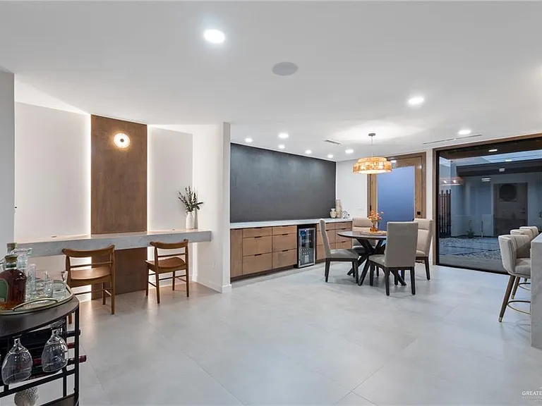 1408 S 7th Ave — Photo 5