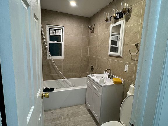 4th image of 2593 Flint Ave #1
