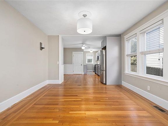 3rd image of 92 Colonial Rd