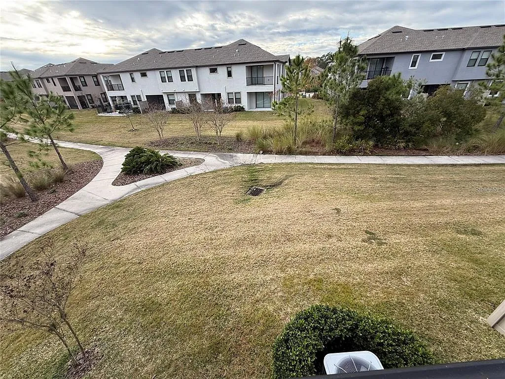 3 bed, 2.5 bath, 2047 sqft, $2,850 — Photo 3