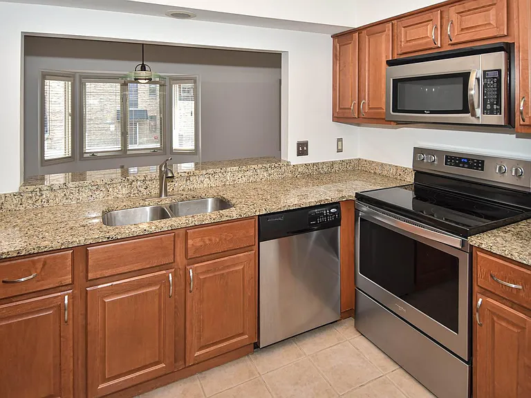 4444 Lindell Blvd #7 — Photo 46