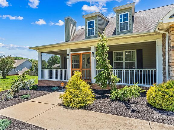 2nd image of 2103 Olde Pond Ct