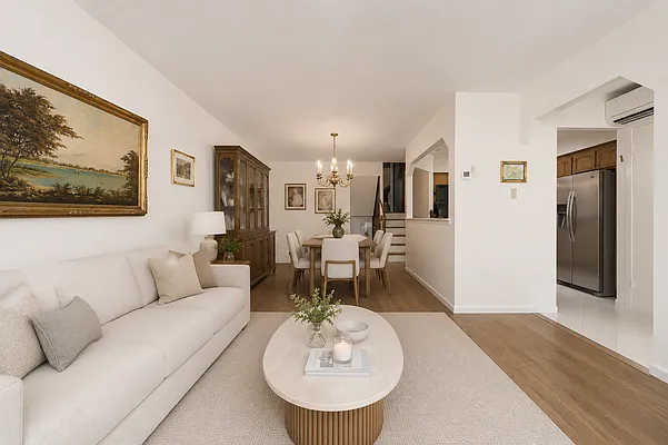 Living room, photo 1