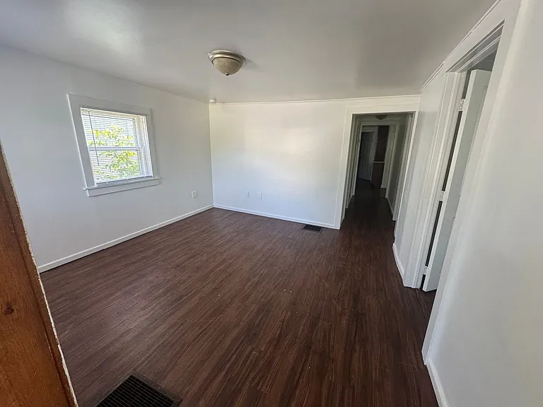 110 3rd St — Photo 3