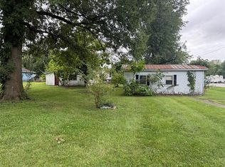 813 Elm St, Henrietta, MO 64036