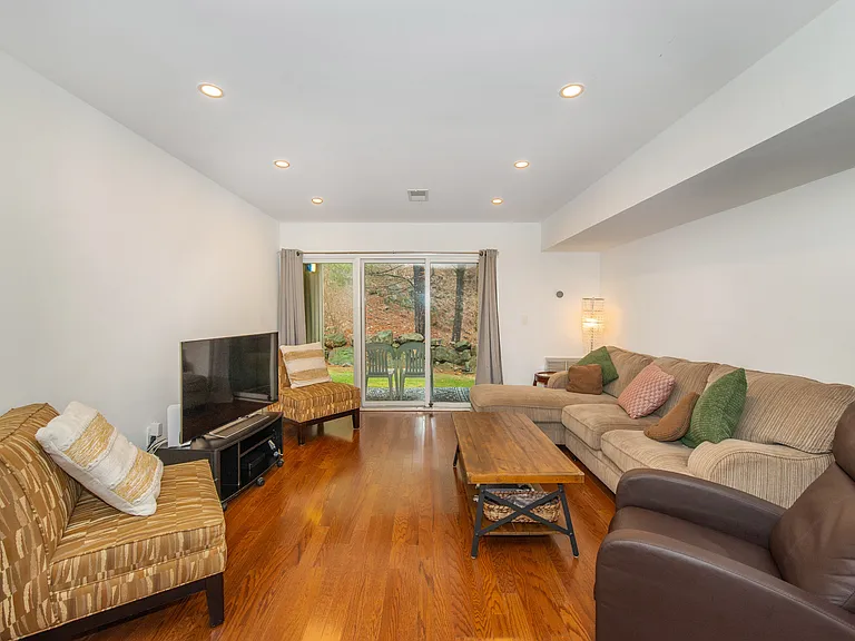 41 Mount Kemble Ave #310 — Photo 8
