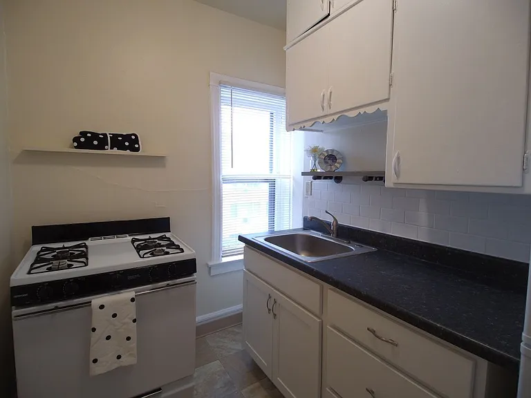 2563 N Farwell Ave — Photo 2