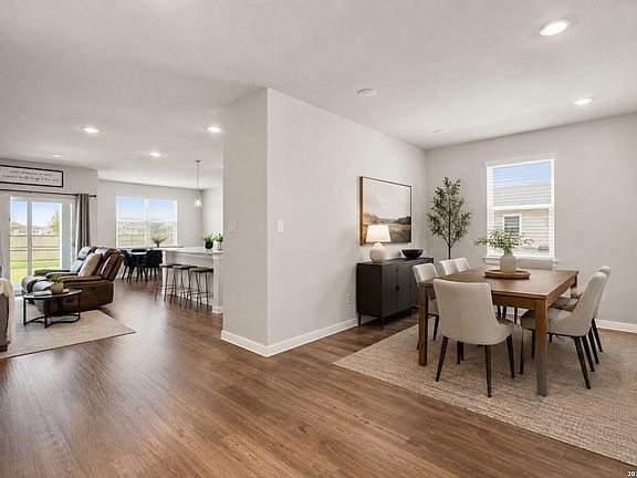 2nd image of 424 Bella Rosa Way