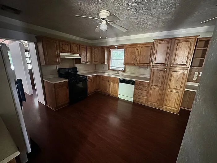511 Manor Dr — Photo 5