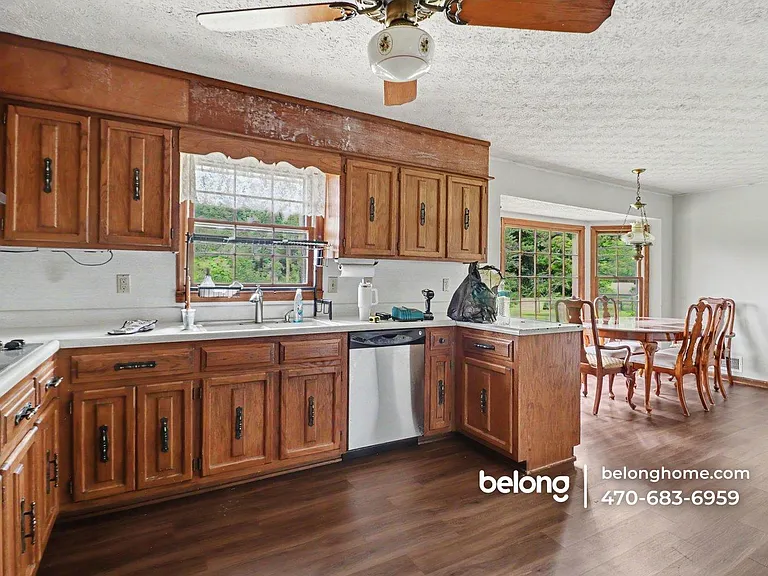 135 Marilyn Dr E — Photo 6