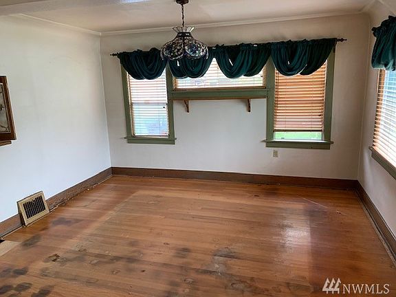 3rd image of 3565 Tacoma Ave S