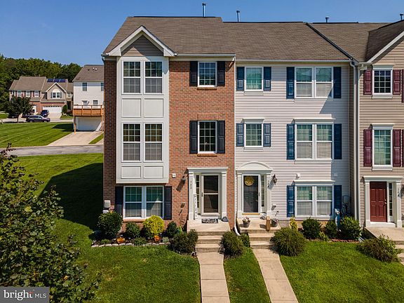 2nd image of 742 Wineberry Way