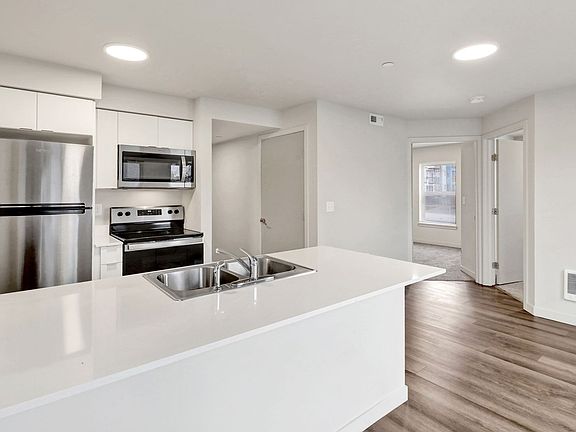 2nd image of 2609 Meridian St #302
