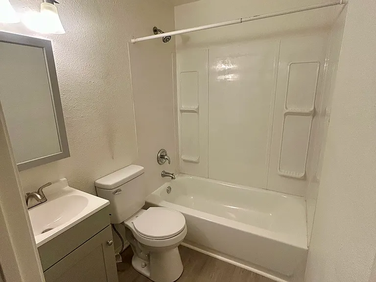 6109 N Colton St #6 — Photo 5