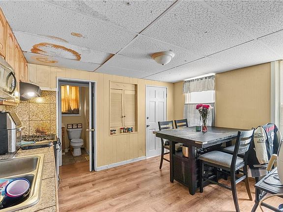 4th image of 23 Sibley St