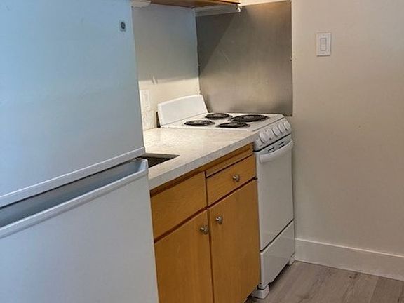 5th image of 928 Peninsula Ave APT 405