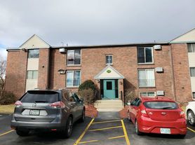 130 English Village Rd, Manchester, NH