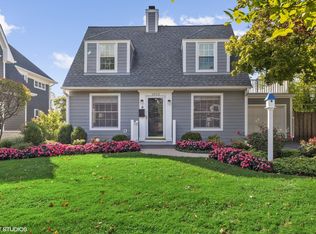 1052 Butternut Ln, Northbrook, IL