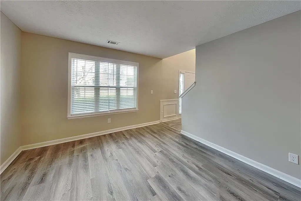 4 bed, 2.5 bath, 2031 sqft, $2,325 — Photo 4