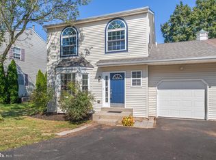 303 Aronimink Dr, Royersford, PA