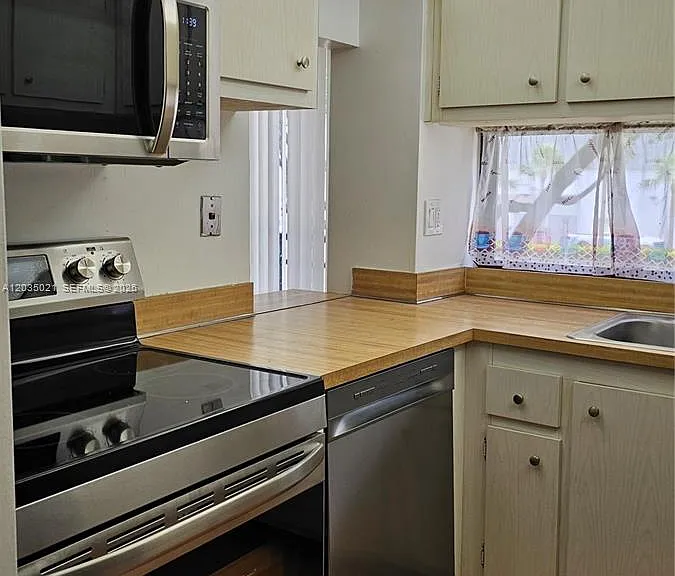 16909 N Bay Rd #217 — Photo 9