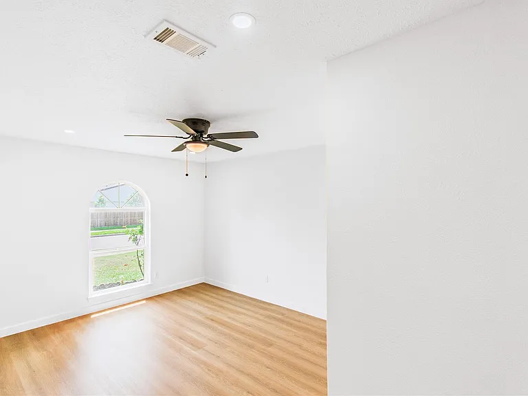 318 Willoughby Dr — Photo 21