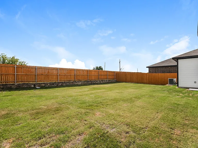 301 Patton Ln — Photo 17