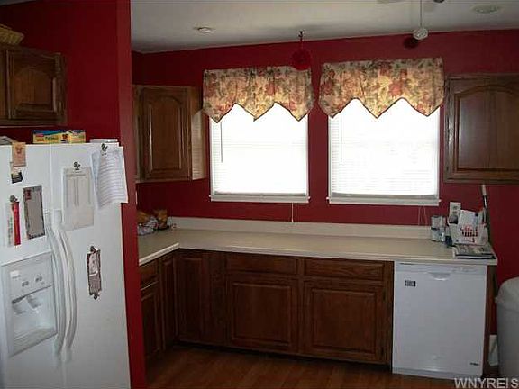 3rd image of 108 Alsace Ave
