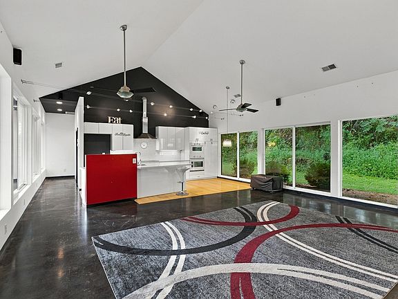 3rd image of 119 Wonder Valley Rd